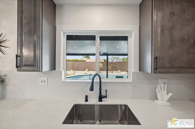 Building Photo - 372 E Molino Rd