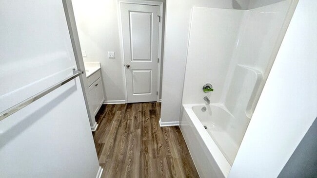 Building Photo - Lovely 4-Bedroom Home Near Ivanhoe Park / ...
