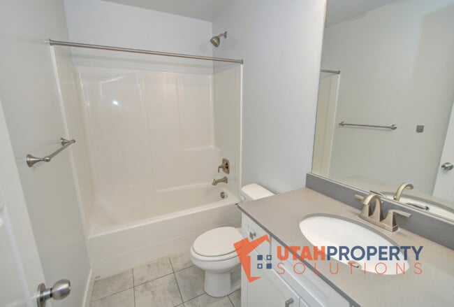 Building Photo - 1734 W Newcastle Ln