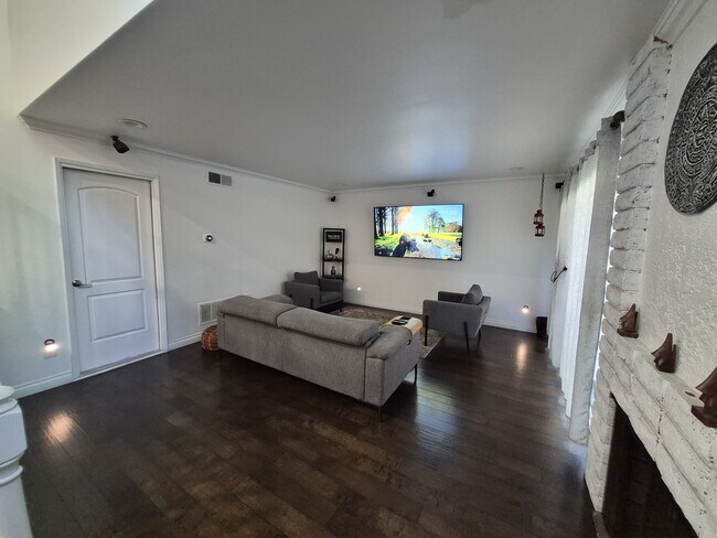 Building Photo - 5313 Sevilla Ct