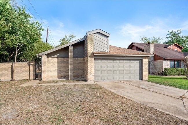 Building Photo - 10746 Staghill Dr