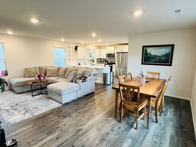 Building Photo - Beautiful Nearly New Ridgefield Home