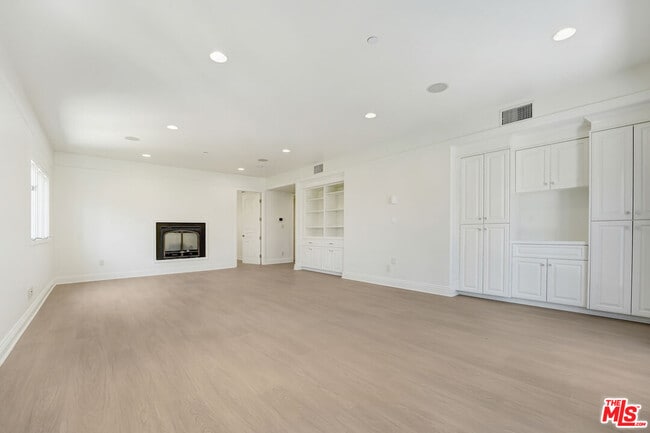 Building Photo - 4156 Sunswept Dr