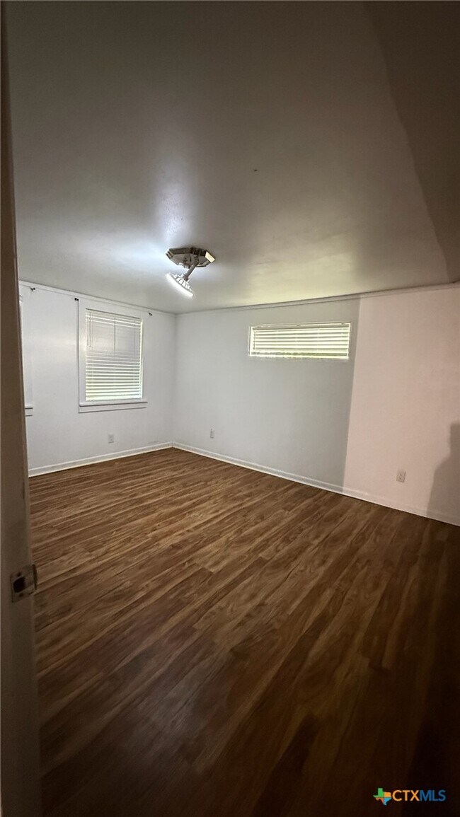 Building Photo - 301 Highland Dr