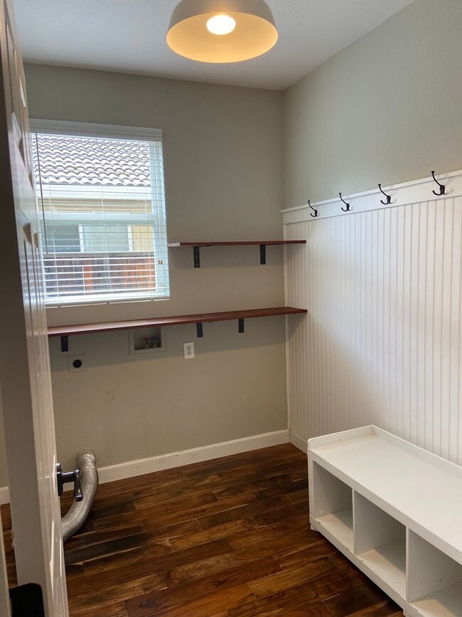 Building Photo - Parkway Beauty - 4 Bdrm, 2.5 Bath