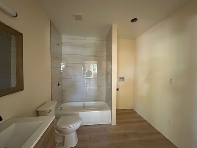 Building Photo - Brand New 1+1  ADU