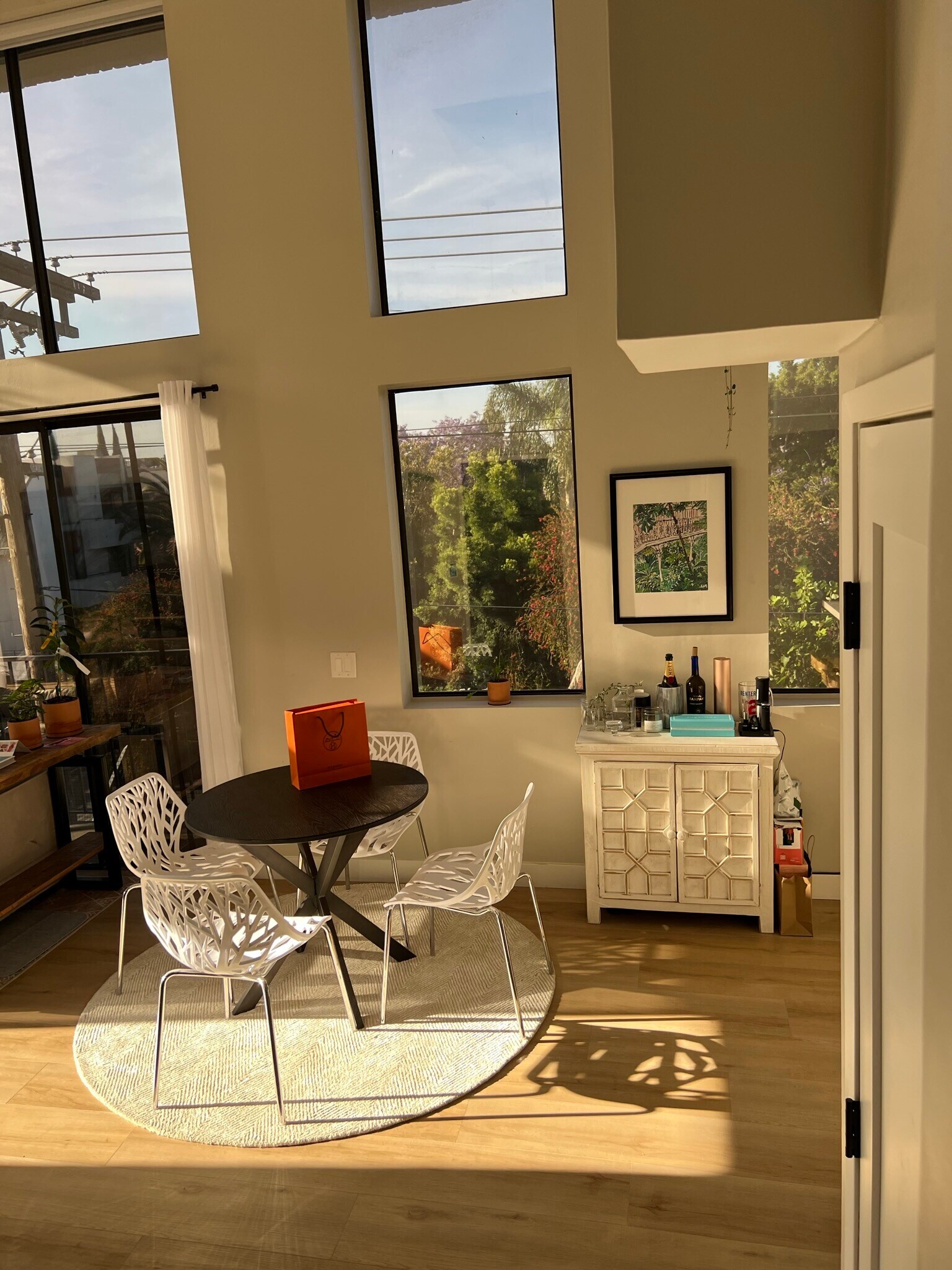 Dining area - 869 S Wooster St