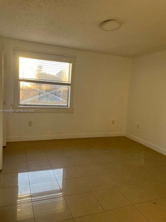 Building Photo - 1362 NW 24th Ave