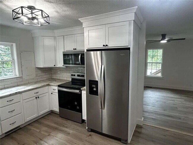 Building Photo - Remodeled 3 Bedroom Home in Walhalla