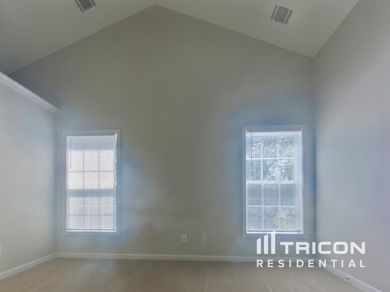 Building Photo - 824 Tibwin Pl SE