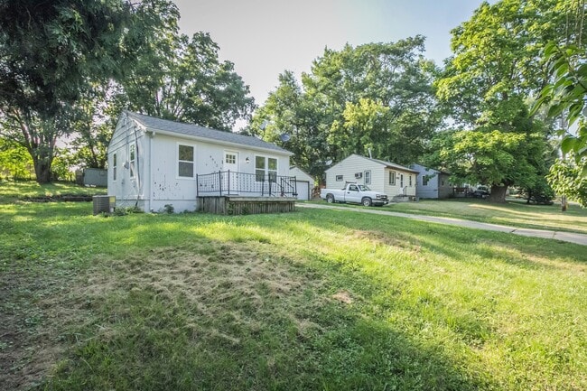 Building Photo - Wonderful 2 bedroom home with garage