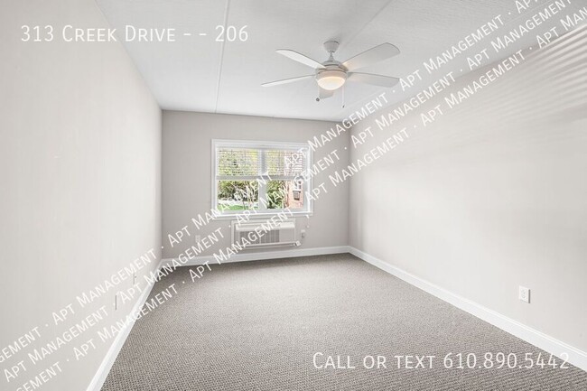 Building Photo - 313 Creek Dr