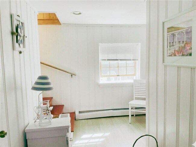 Building Photo - 140 Treasure Rd