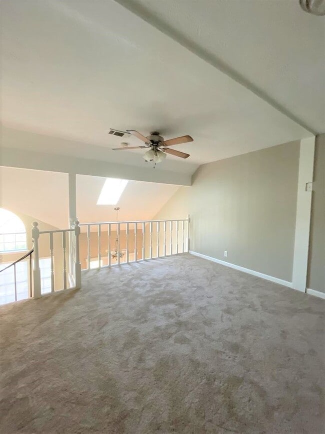 Building Photo - 2 Bedroom Condo in Beautiful Location
