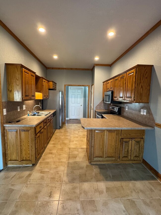 Building Photo - 95 Bassingham Dr