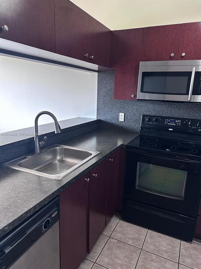 Building Photo - 979 Coral Club Dr