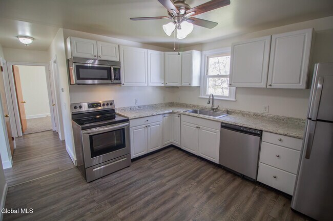 Building Photo - 16 Swayze Dr