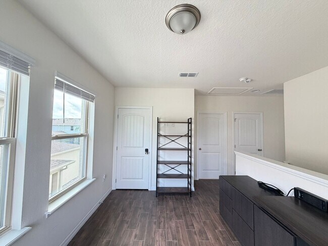 Building Photo - Perfect Home waiting for you! FULLY FURNISHED!