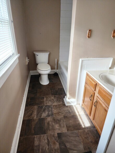 Building Photo - 281 S Powell Ave