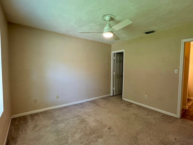 Building Photo - 2910 Richview Park Cir N