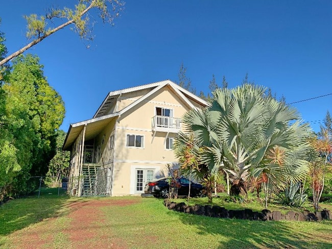 Building Photo - Beautiful Oceanfront 3 Bedroom Unit on Kal...
