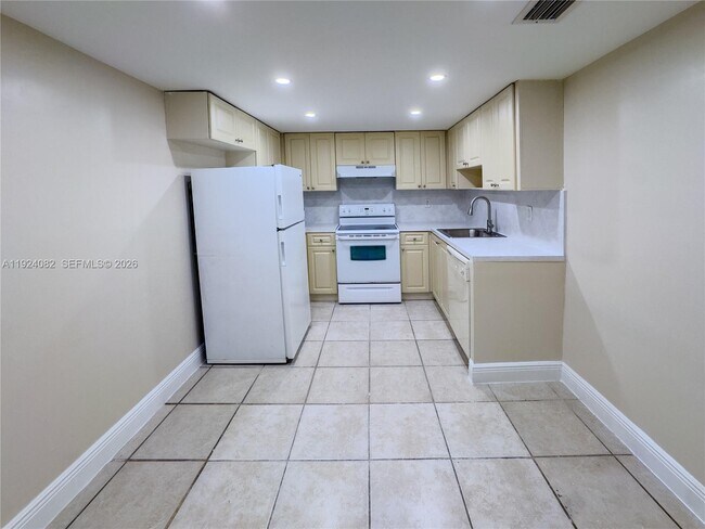 Building Photo - 6930 Miami Gardens Dr