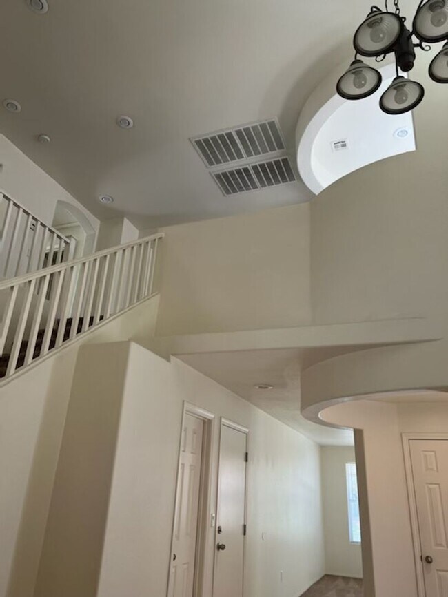 Building Photo - 5 Bedroom Located in 89139!