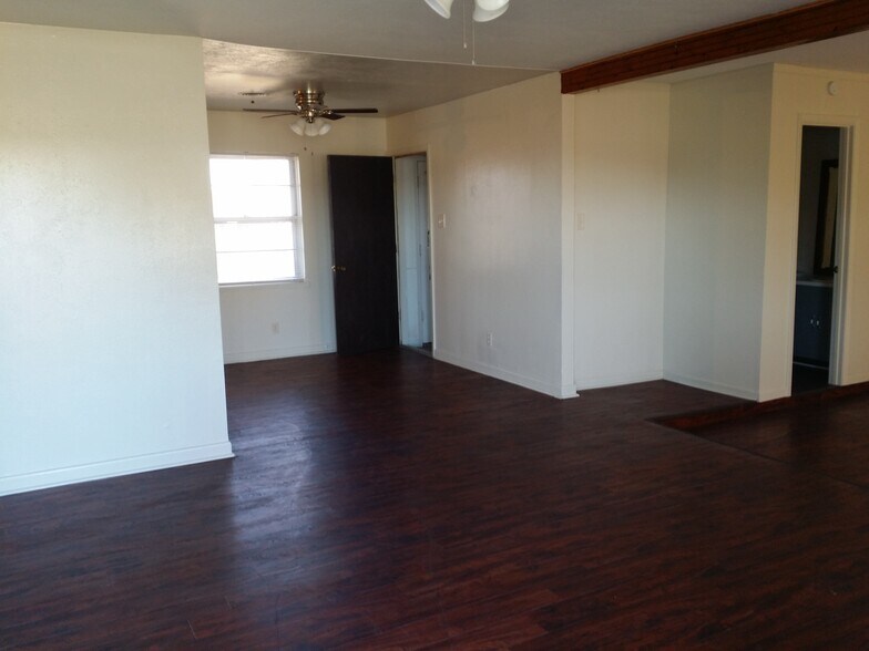 Building Photo - 1119 Alta Vista Dr