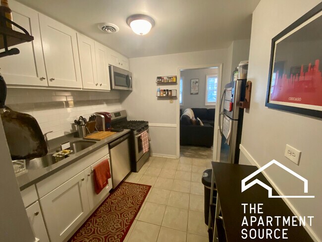 Building Photo - 3714 N Sheffield Ave