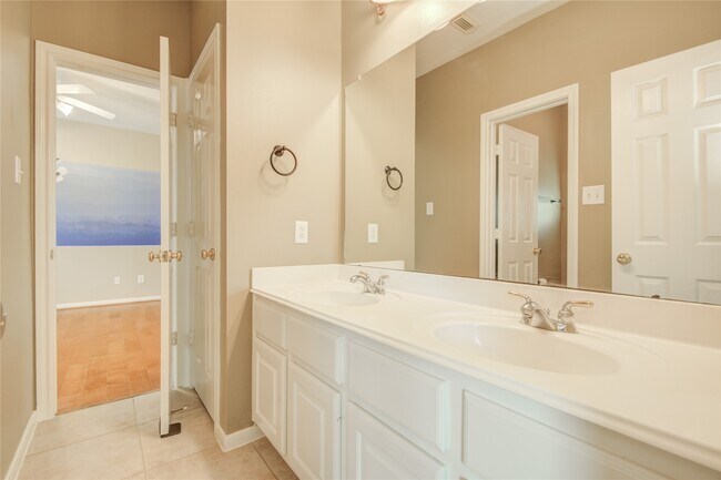 Building Photo - 5814 Ballina Canyon Ln