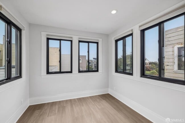 Building Photo - 487 18th Ave
