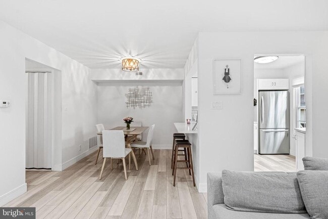 Building Photo - 3904 Fenwick Ln