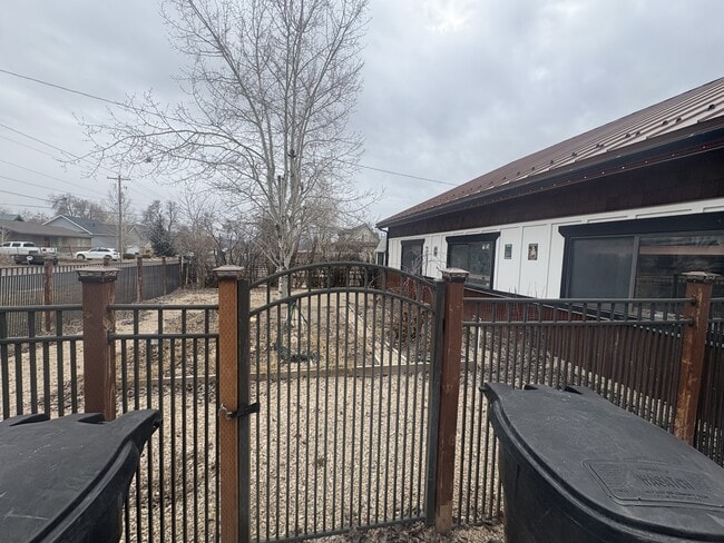 Building Photo - 325 W 100 N