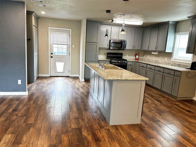 Building Photo - 3144 Gordan