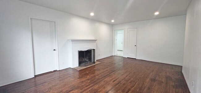 Building Photo - 3701 Laguna Way