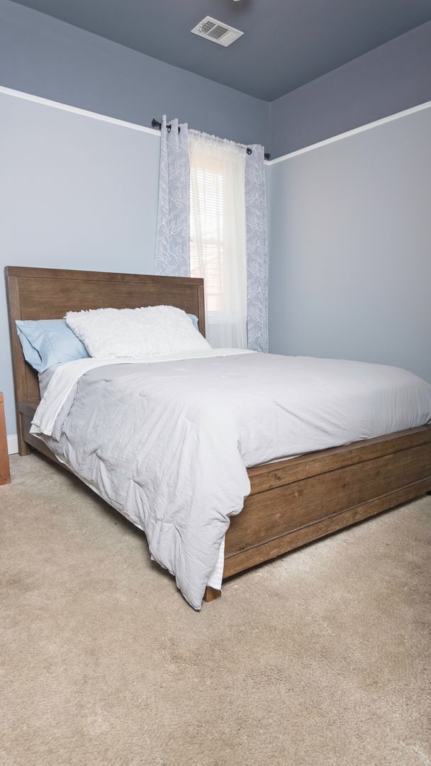 Building Photo - Spacious 4/3.5 w/ Master on Main and Fully...
