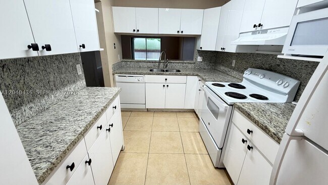 Building Photo - 8540 SW 149th Ave