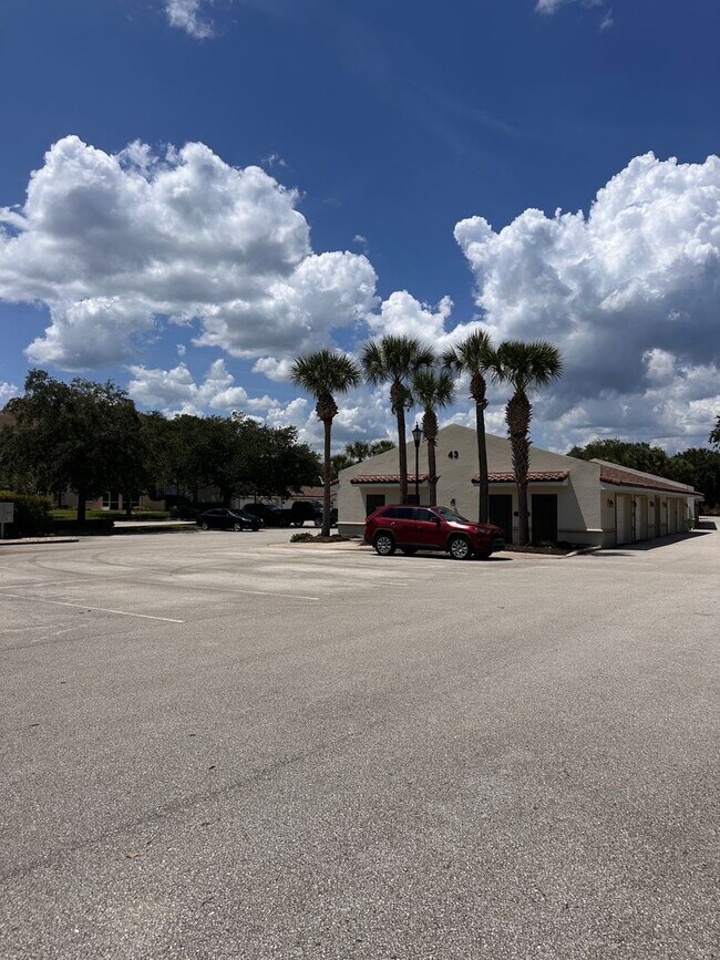 Building Photo - 45 Riverview Bend S