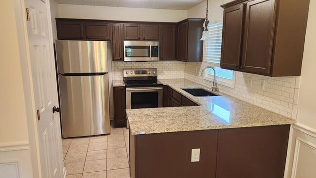 Building Photo - Three-bedroom Rancher in Concord!