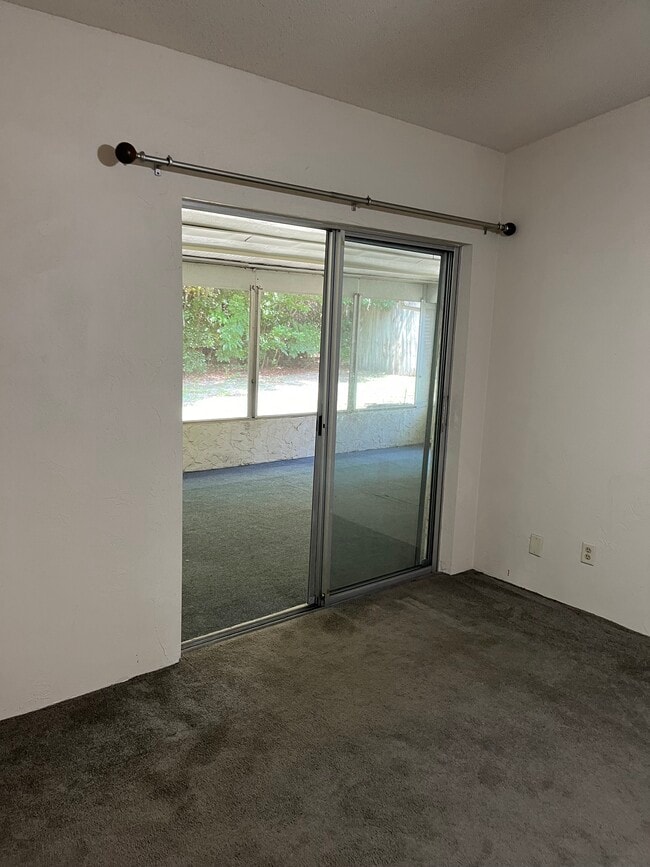 Building Photo - 6 Red Maple Cir