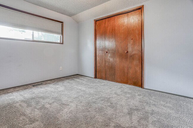 Building Photo - 310 NE 85th St