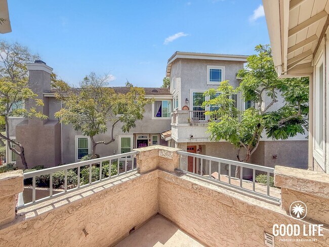 Building Photo - SD: Comfortable 2BD/2BA Townhome in Carmel Mountain Ranch with Community Pool, Attached Garage & ...