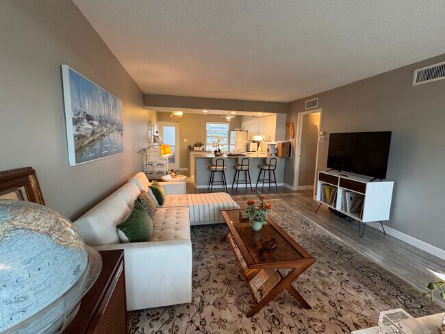 Building Photo - 33 S Gulfstream Ave