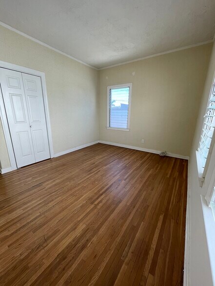 Building Photo - 417 N Gardner St