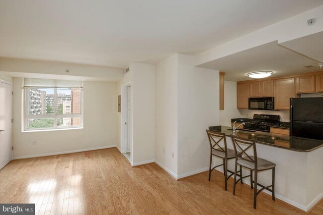 Building Photo - 355 I St SW
