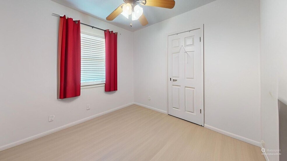 Building Photo - 1202 E Keller St