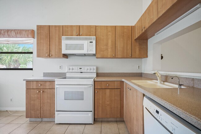 Building Photo - 10910 Lakemore Ln