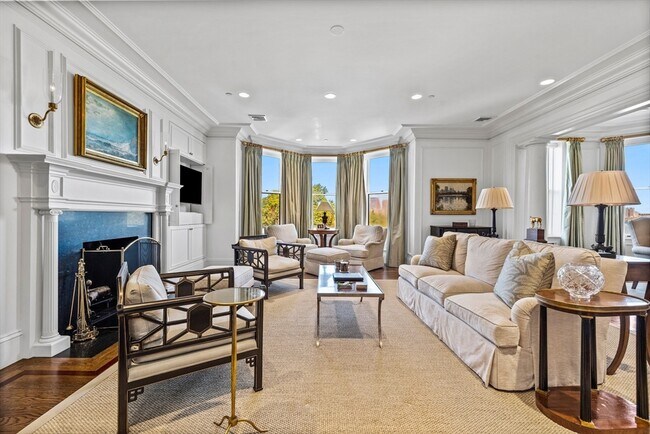 Building Photo - 348 Beacon St
