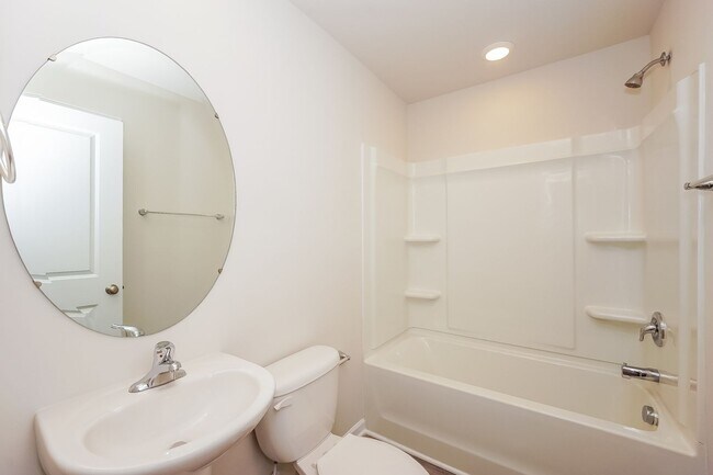 Building Photo - 3-Bedroom, 3.5 Bath Townhome for Rent in Mooresville, NC | Attached Garage & Modern Kitchen