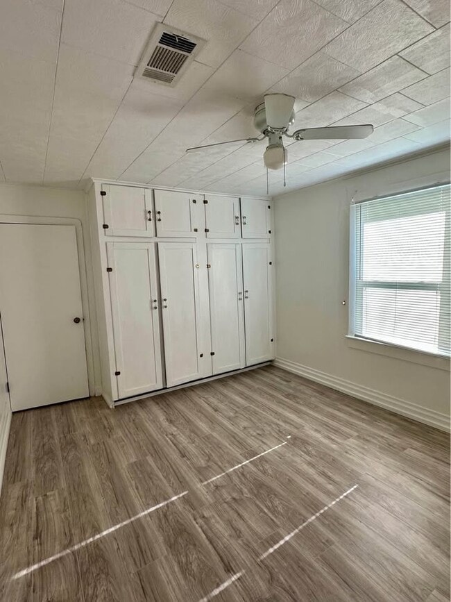 Building Photo - 648 Ave H